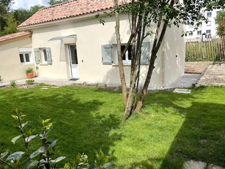 Petite Maison Avec Jardin Au Calme Флуарак Экстерьер фото