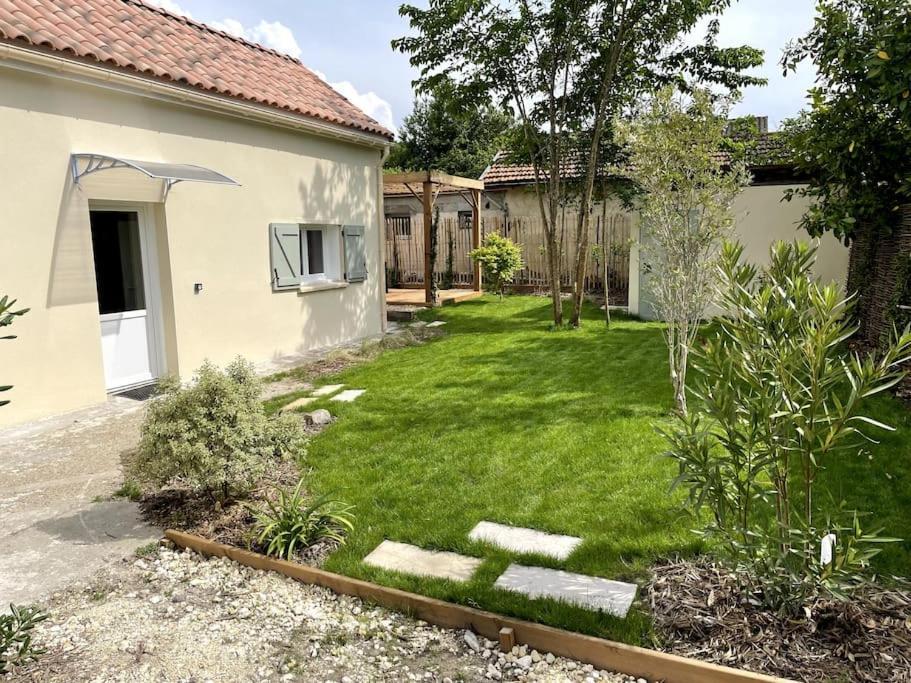 Petite Maison Avec Jardin Au Calme Флуарак Экстерьер фото