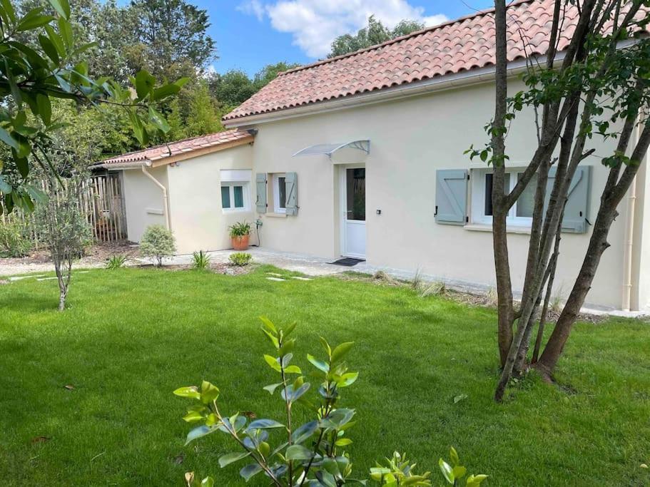 Petite Maison Avec Jardin Au Calme Флуарак Экстерьер фото